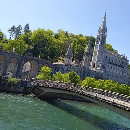 Non disponible à la location établissement vendu * Lourdes